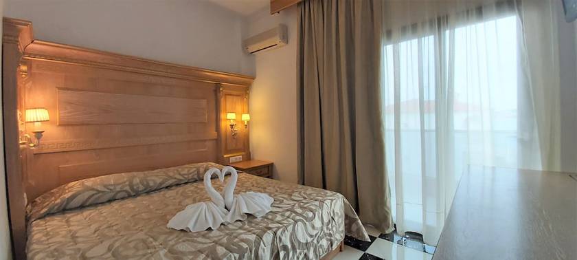 Imagen de la habitación del Hotel Greek Pride Seafront. Foto 11