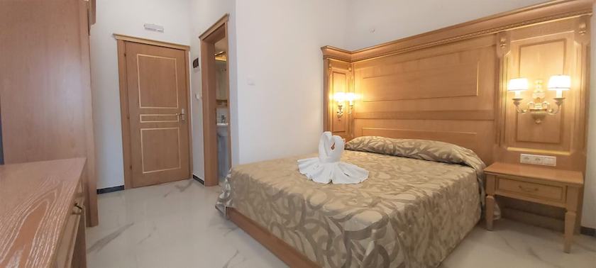 Imagen de la habitación del Hotel Greek Pride Seafront. Foto 13