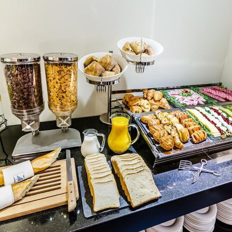 Imagen del bar/restaurante del Hotel Greek Pride Seafront. Foto 3