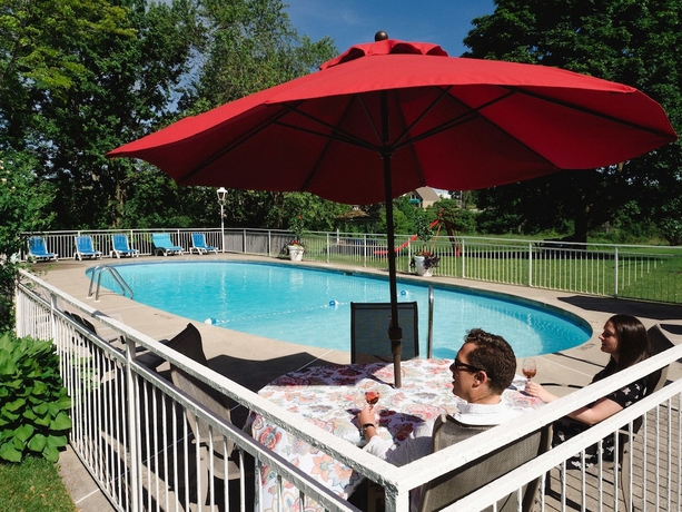 Imagen de la piscina del Hotel Green Acres Inn. Foto 19