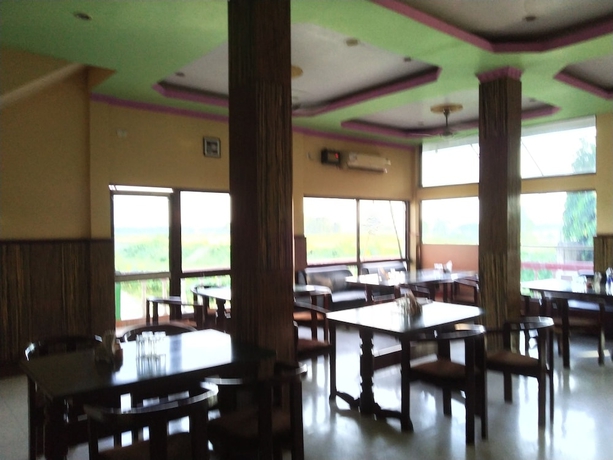 Imagen del bar/restaurante del Hotel Green Ashiyana Palace. Foto 9