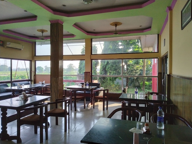 Imagen del bar/restaurante del Hotel Green Ashiyana Palace. Foto 10