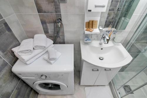 Imagen general del Hotel Green Bay Apartments Morinj. Foto 8