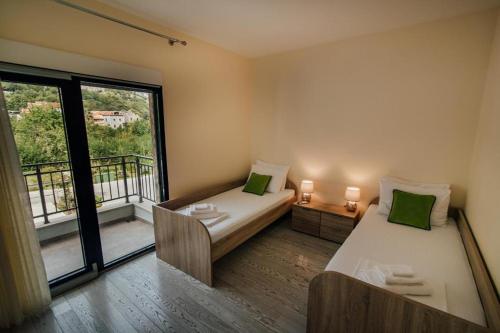 Imagen general del Hotel Green Bay Apartments Morinj. Foto 10