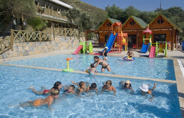 Imagen de la piscina del Hotel Green Bay Resort And Spa. Foto 15