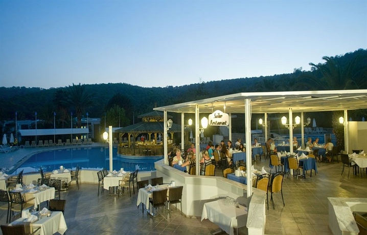 Imagen del bar/restaurante del Hotel Green Bay Resort And Spa. Foto 4
