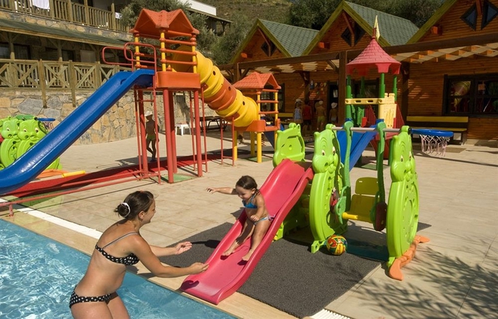 Imagen de los exteriores del Hotel Green Bay Resort And Spa. Foto 10