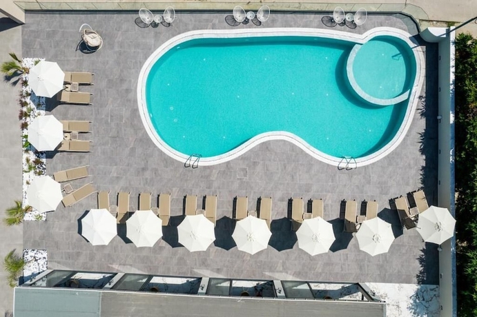 Imagen de la piscina del Hotel Green Bay Thassos. Foto 16
