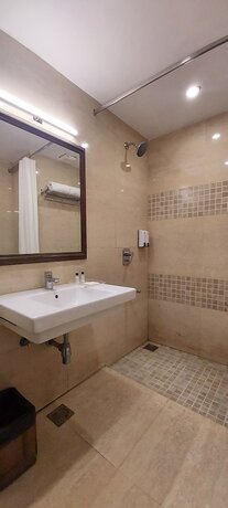Imagen general del Hotel Green Castle Mall Road. Foto 1