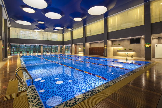 Imagen de la piscina del Hotel Green Court Premier Jinqiao Shanghai. Foto 15