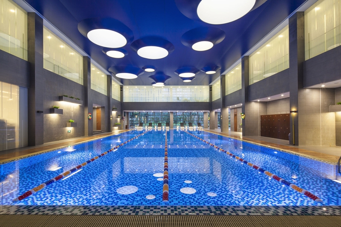 Imagen de la piscina del Hotel Green Court Premier Jinqiao Shanghai. Foto 16