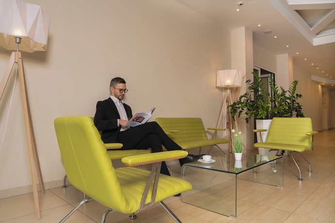 Imagen de los interiores del Hotel Green Garden, Aeropuerto Varsovia - Chopin. Foto 16
