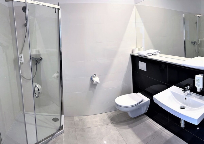 Imagen de la habitación del Hotel Green Garden, Aeropuerto Varsovia - Chopin. Foto 12