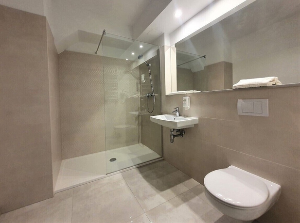 Imagen de la habitación del Hotel Green Garden, Aeropuerto Varsovia - Chopin. Foto 14