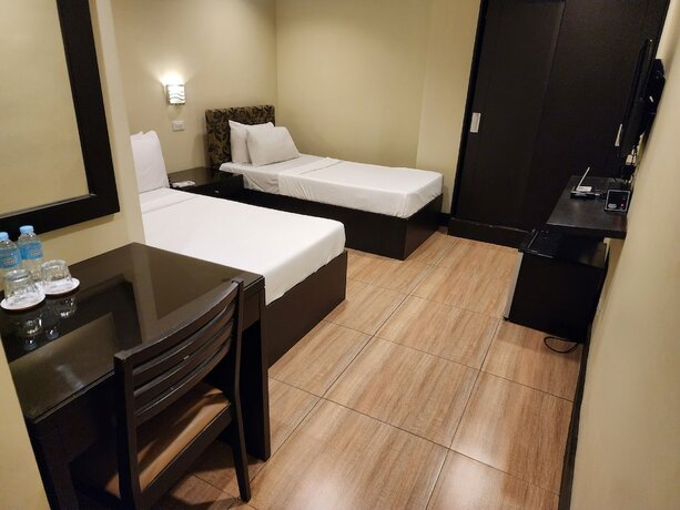 Imagen de la habitación del Hotel Green Glass, Calamba. Foto 2