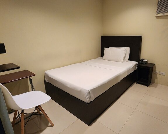 Imagen de la habitación del Hotel Green Glass, Calamba. Foto 11