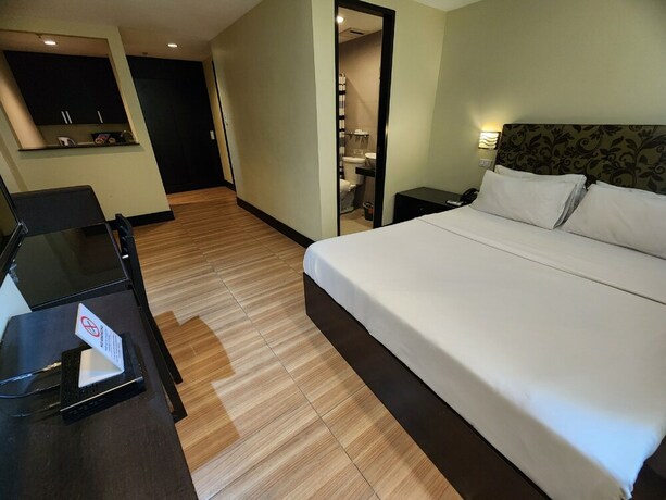 Imagen de la habitación del Hotel Green Glass, Calamba. Foto 12