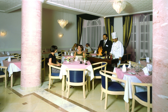 Imagen del bar/restaurante del Hotel Green Golf. Foto 2