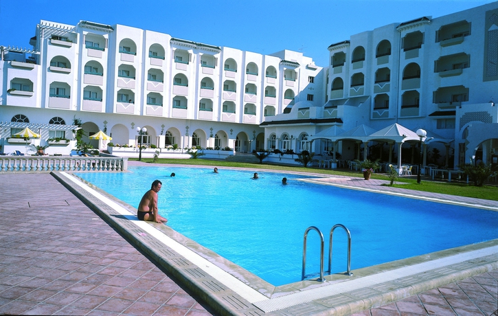 Imagen de la piscina del Hotel Green Golf. Foto 9