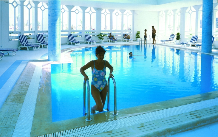 Imagen de la piscina del Hotel Green Golf. Foto 10