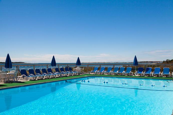 Imagen de la piscina del Hotel Green Harbor Resort. Foto 7