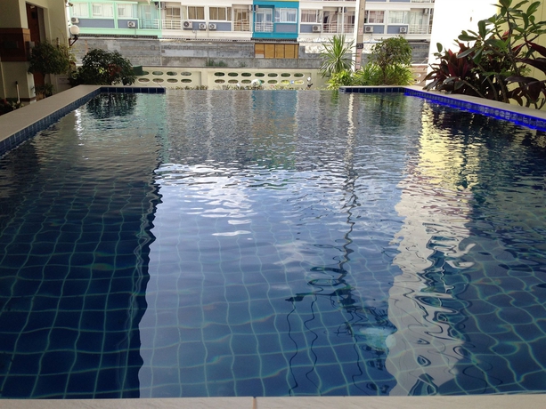 Imagen de la piscina del Hotel Green Harbor and Service Apartment. Foto 15
