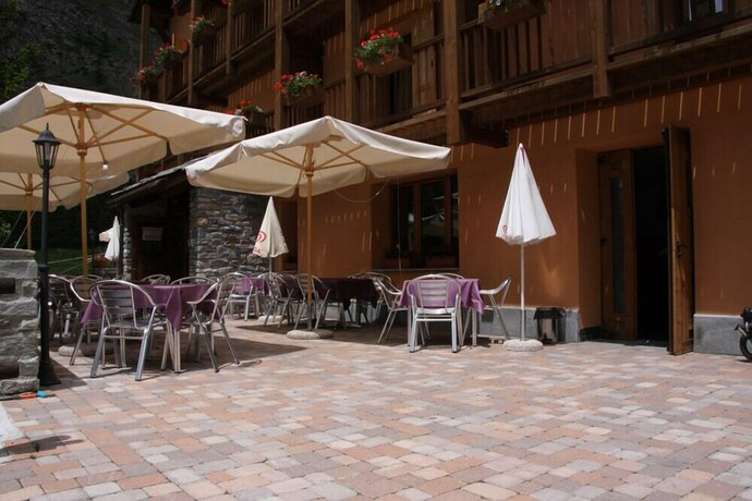 Imagen del bar/restaurante del Hotel Green Herbetet. Foto 15