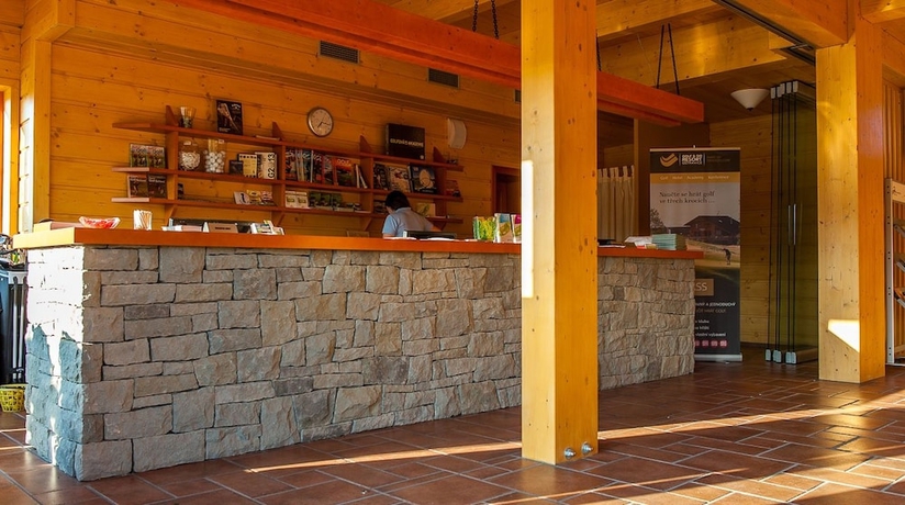 Imagen de los interiores del Hotel Green Inn. Foto 19