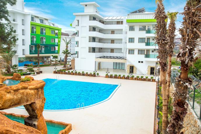 Imagen de la piscina del Hotel Green Life. Foto 9