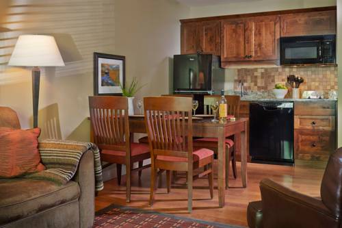 Imagen de la habitación del Hotel Green Mountain Suites. Foto 7