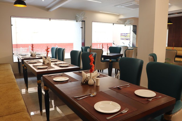 Imagen del bar/restaurante del Hotel Green One Earth. Foto 7