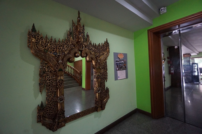 Imagen de los interiores del Hotel Green Palace, Chiang Mai. Foto 17