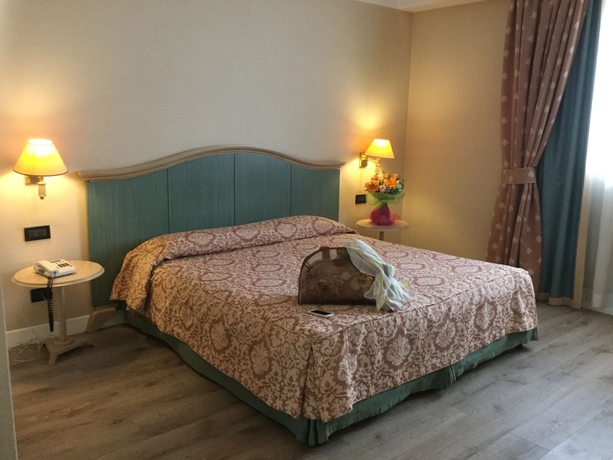 Imagen de la habitación del Hotel Green Park Hotel. Foto 11