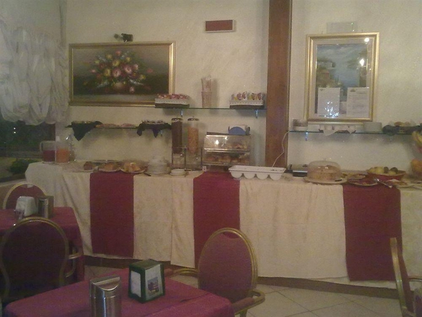 Imagen general del Hotel Green Park Hotel, Napoles Ciudad. Foto 9