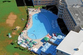 Imagen de la piscina del Hotel Green Park Kiten. Foto 8