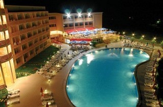 Imagen de la piscina del Hotel Green Park Kiten. Foto 9