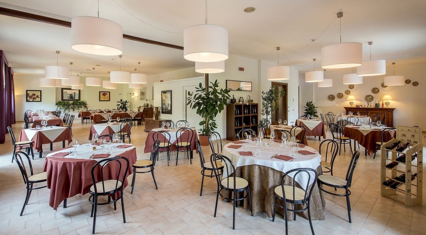 Imagen del bar/restaurante del Hotel Green Park Madama Spa and Wellness. Foto 2