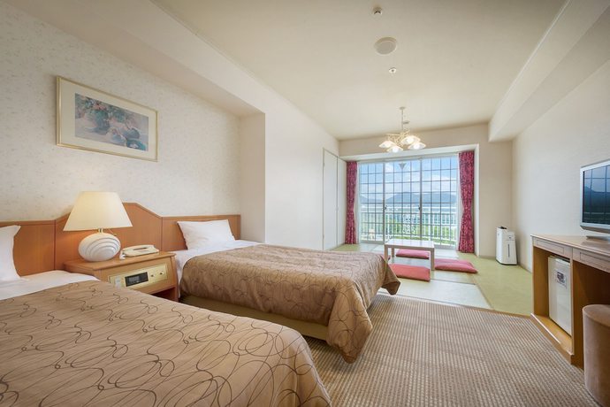 Imagen de la habitación del Hotel Green Plaza Tojoko. Foto 5