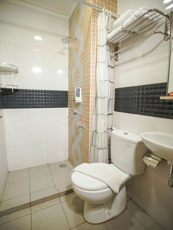 Imagen de la habitación del Hotel Green Red Hotel Syariah Jombang. Foto 18