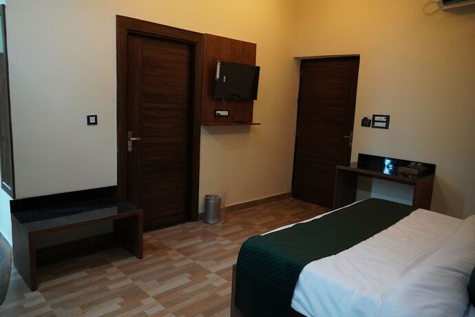 Imagen de la habitación del Hotel Green Sarovar and Restaurant. Foto 10