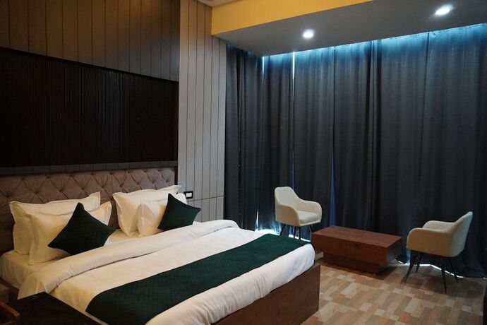Imagen de la habitación del Hotel Green Sarovar and Restaurant. Foto 12