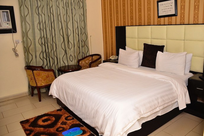 Imagen de la habitación del Hotel Green Suites Villa. Foto 6