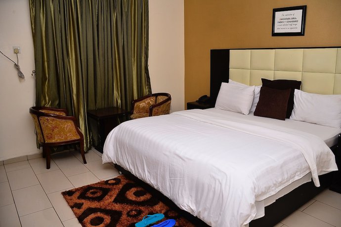 Imagen de la habitación del Hotel Green Suites Villa. Foto 12