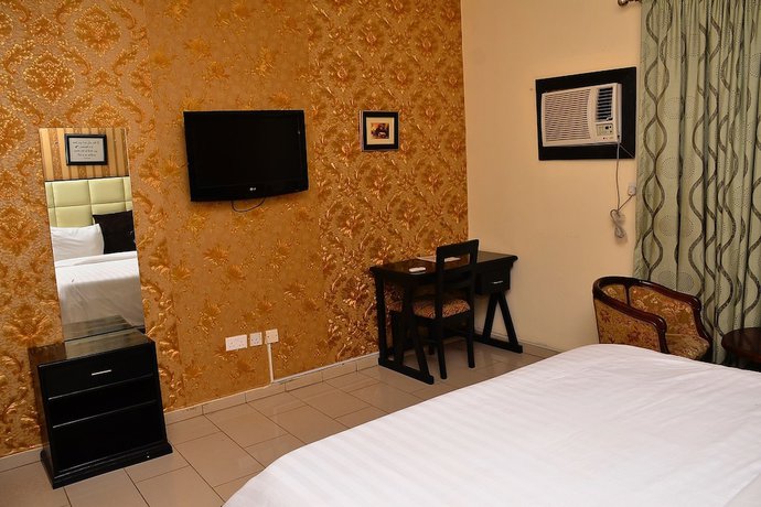 Imagen de la habitación del Hotel Green Suites Villa. Foto 17