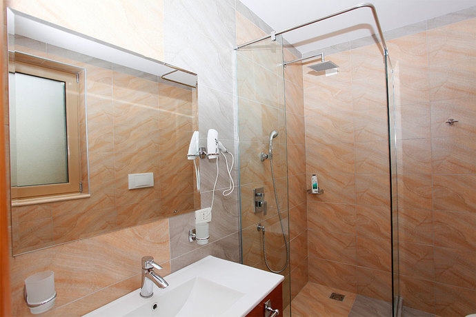 Imagen de la habitación del Hotel Green, Tirana. Foto 7