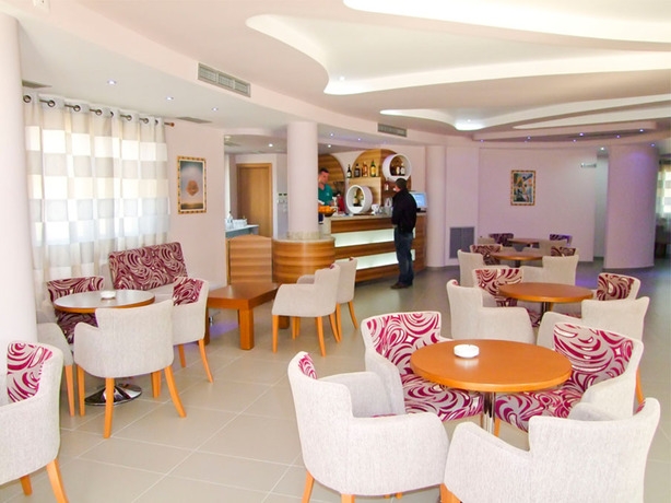Imagen del bar/restaurante del Hotel Green, Tirana. Foto 2