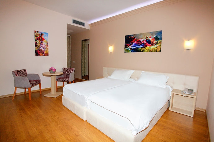 Imagen de la habitación del Hotel Green, Tirana. Foto 8