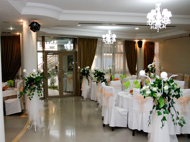 Imagen del bar/restaurante del Hotel Green, Tirana. Foto 3