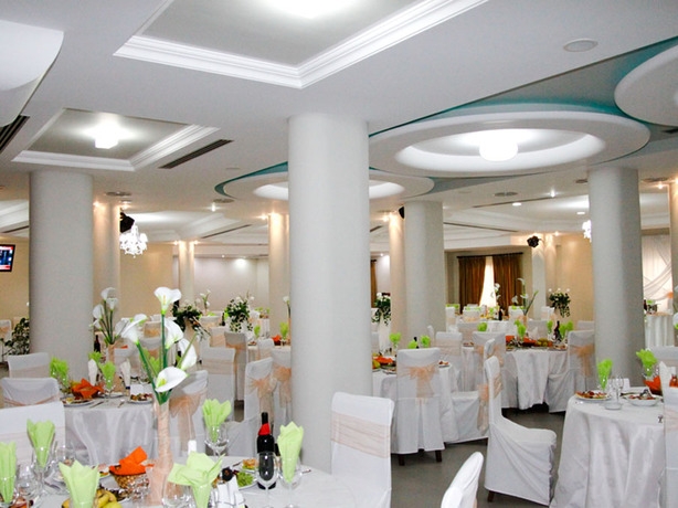 Imagen del bar/restaurante del Hotel Green, Tirana. Foto 4