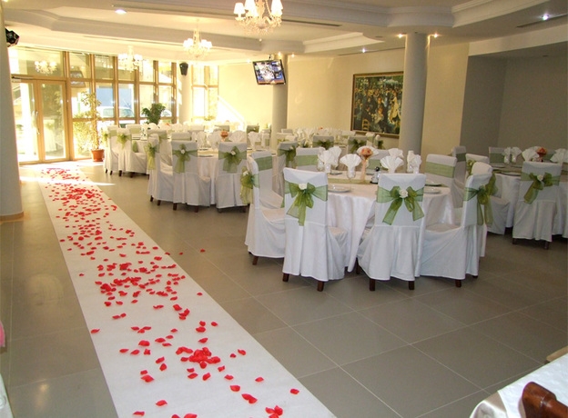 Imagen del bar/restaurante del Hotel Green, Tirana. Foto 5